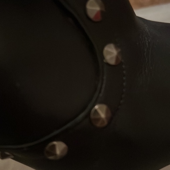 Bcbg Black studded soft leather shoe boots.Sz 8.5 - Picture 4 of 5